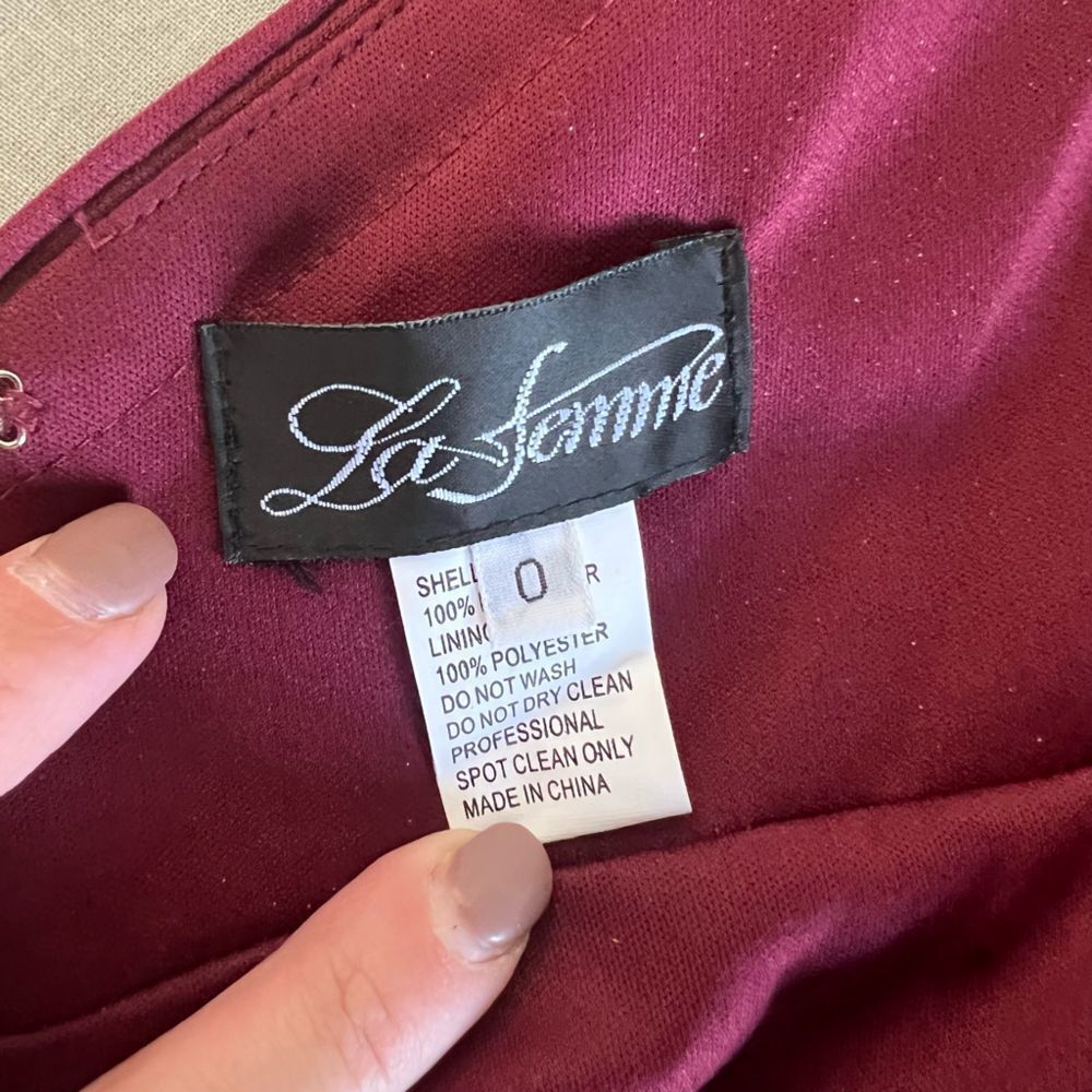La Femme 29262 ruched mini dress in dark berry - Picture 10 of 10